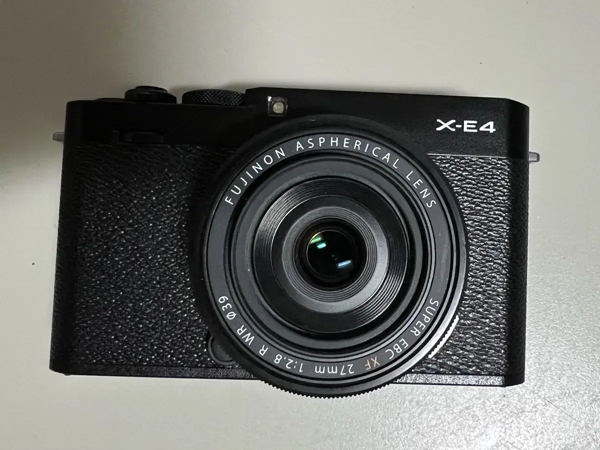 후지 X-e4 바디와 27mm 2.8 렌즈